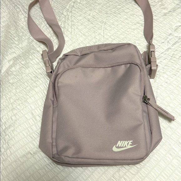 Nike Lavender Messenger Bag - Picture 1 of 5